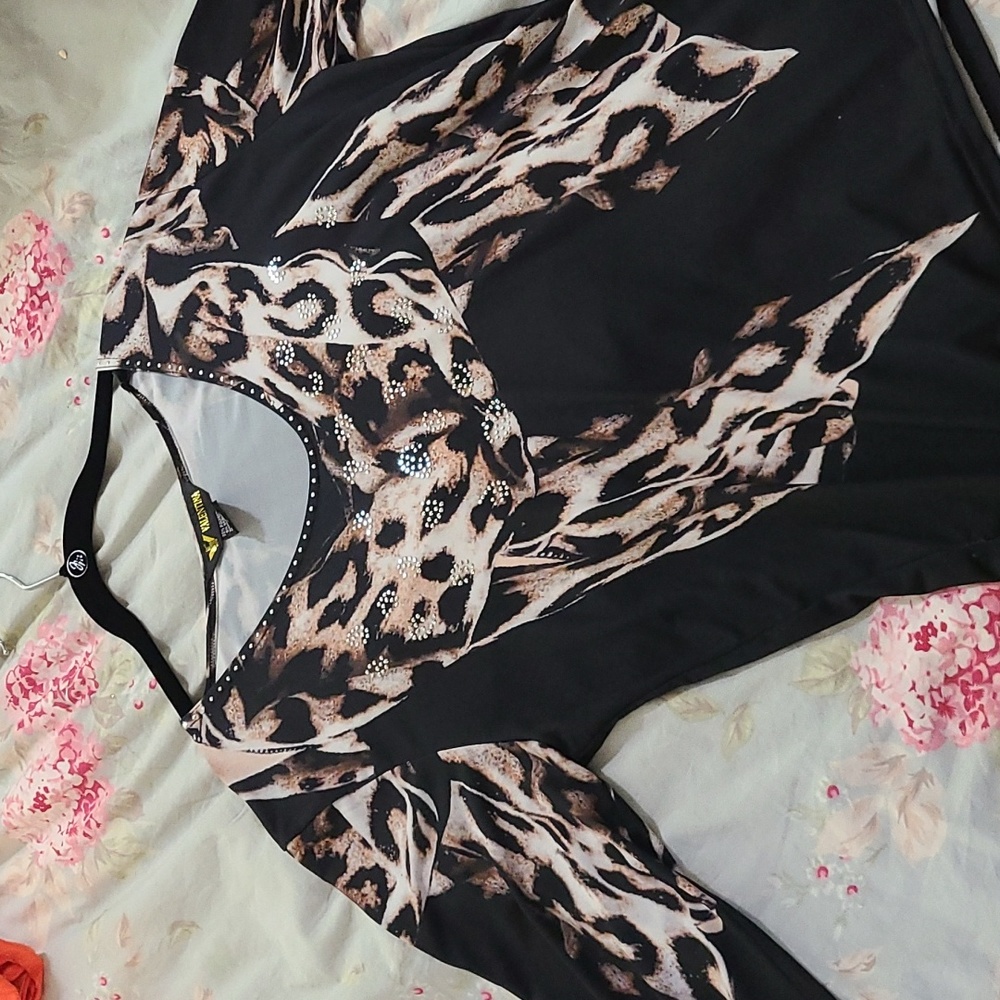 Valentina Signa Black Cheetah print light weight Blouse top t-shirt